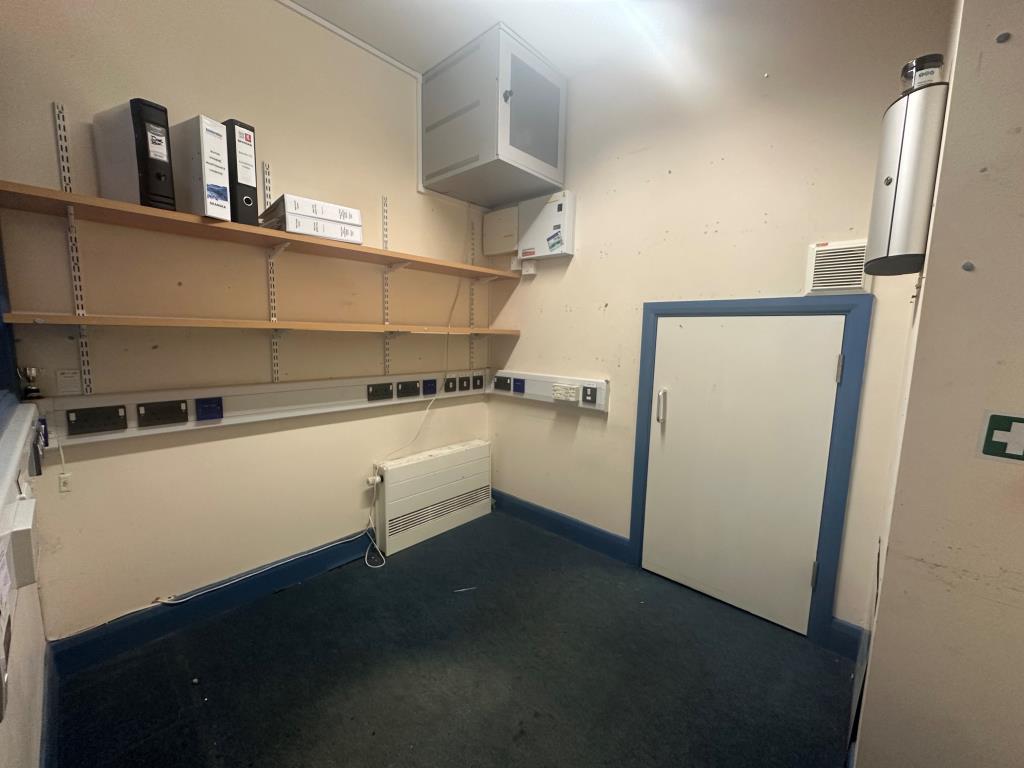 Lot: 68 - DETACHED FREEHOLD PROPERTY WITH POTENTIAL - Ground floor room four